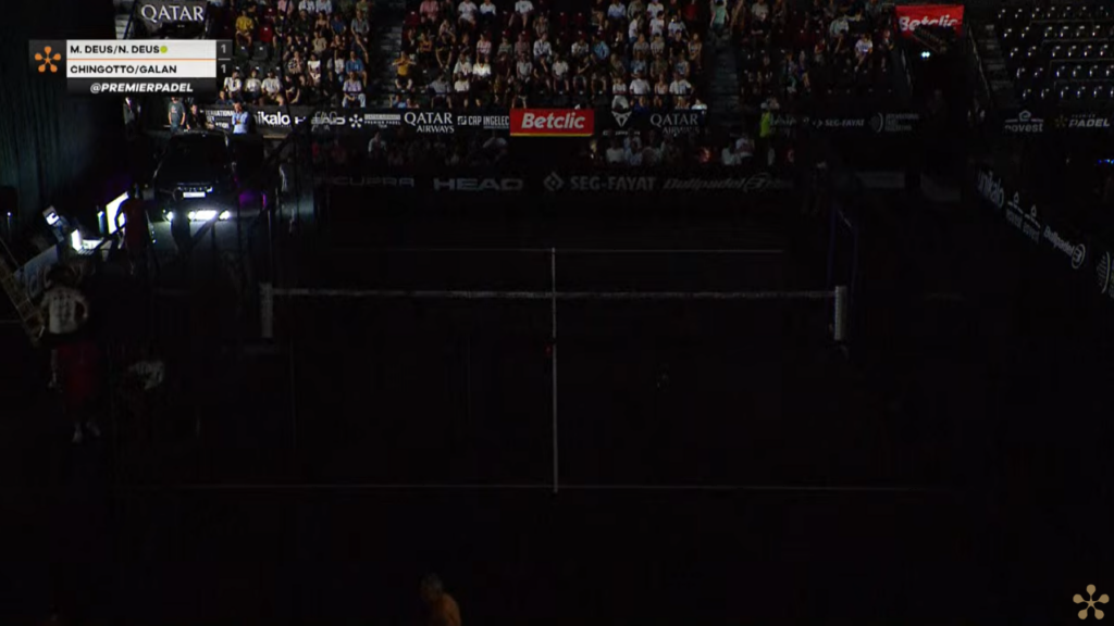 Black-out a Bordeaux P2: una tallada de llum submergeix la patinadora en la foscor total. Super Ratón "hauria rosegat un cable"...