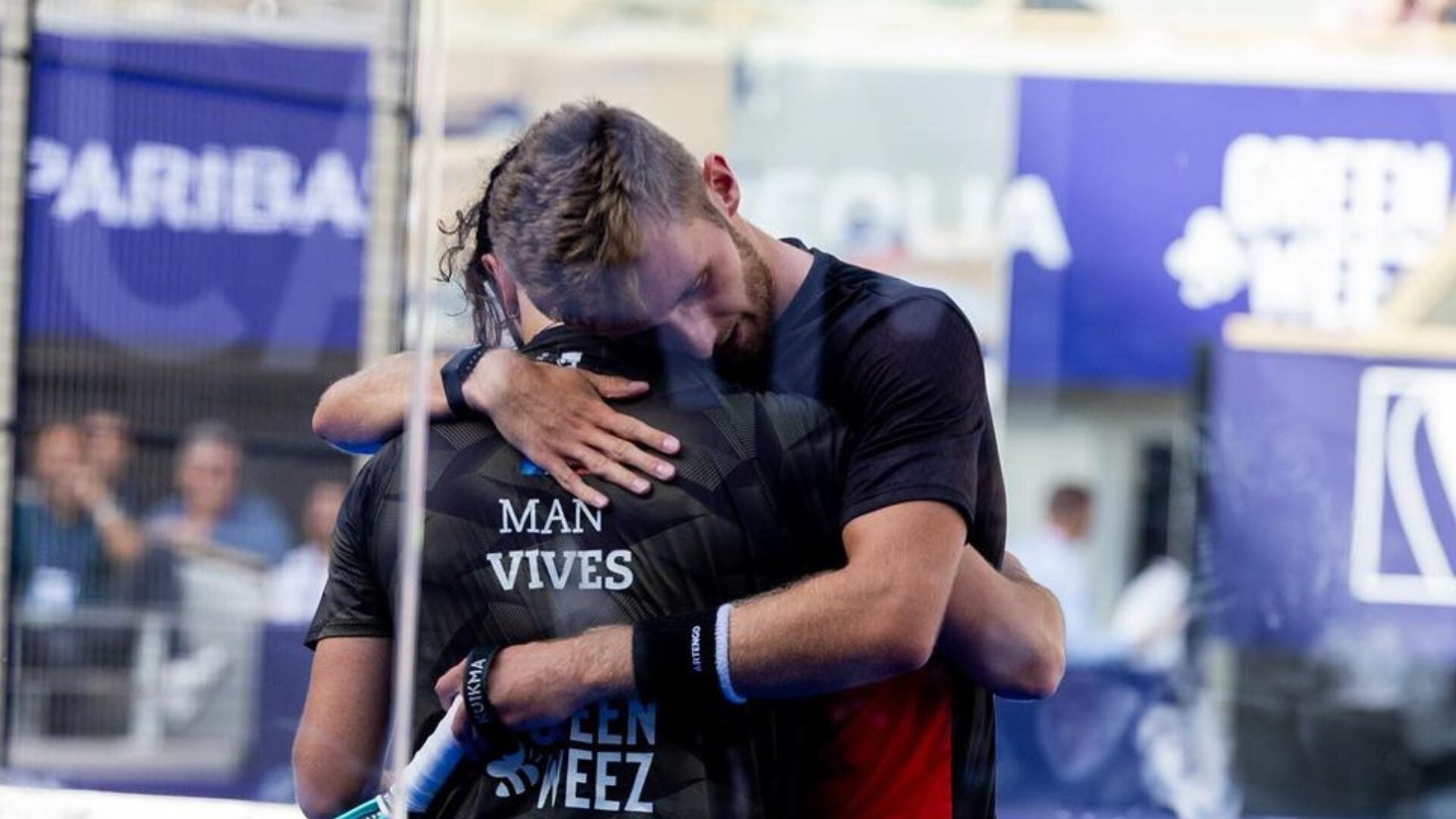 Seurin Vives embrassade padel