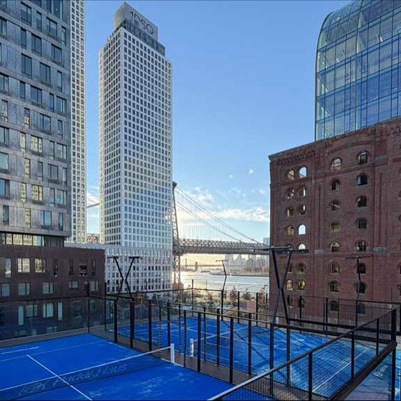 Padel als terrats: una solució urbana creïble per desenvolupar el joc en entorns densos?