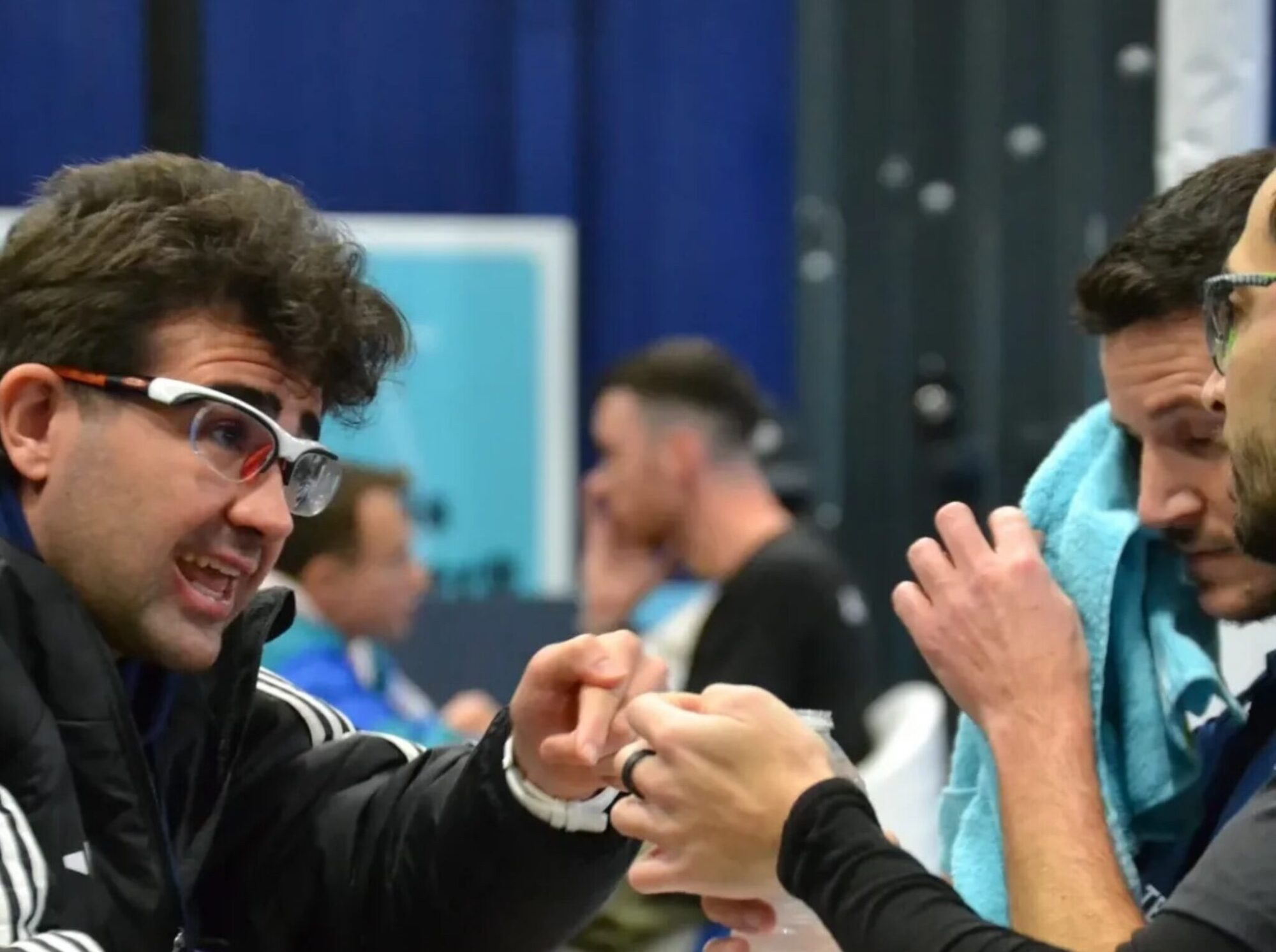 Dani Gamarra discuteix amb Gil i Forcin